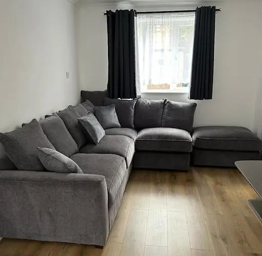 A Luxurious 3 Bed-Terrance House Villa London